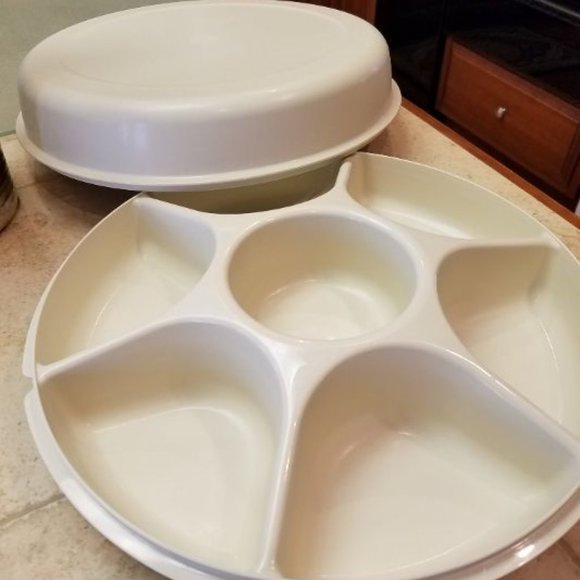 Tupperware Serving Center in Beige/Almond